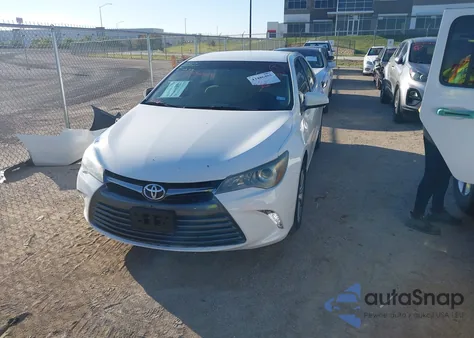 2015 Toyota Camry Xle z USA, uszkodzony, nr VIN 4T4BF1FK1FR474371